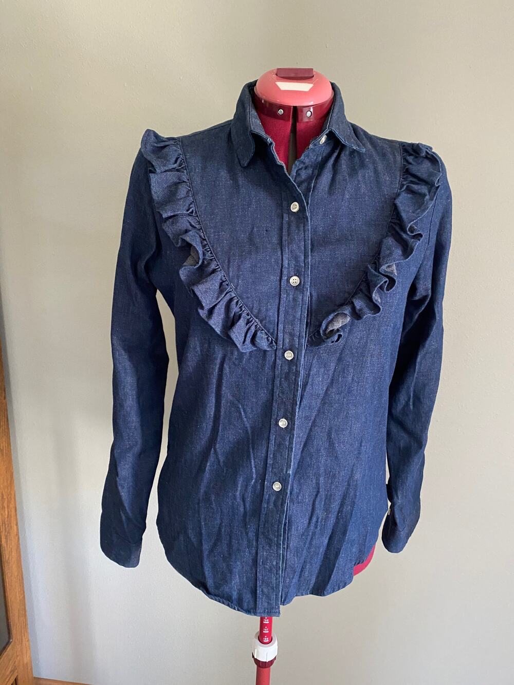 Lee Chambray button down ruffle front dark wash 1980s western